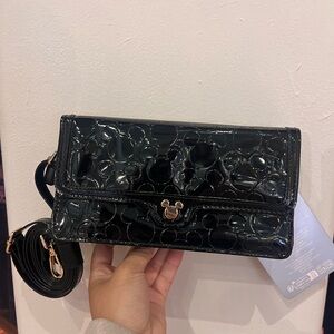 DISNEY PARKS Mickey Mouse Wallet in chain Hand Bag NEW